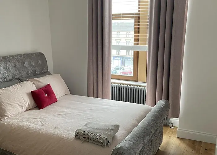 Top Floor West End Apartment - Partick, Glasgow